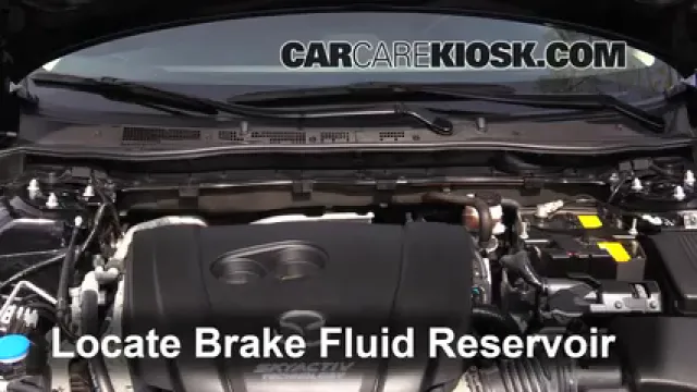 2015 Mazda 6 Sport 2.5L 4 Cyl. Sedan (4 Door) Liquide de frein Contrôler le niveau de liquide de frein